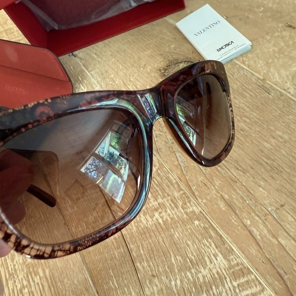Valentino Sunglasses with Box - Picture 4 of 5